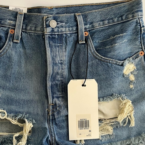 Levi’s | NWT 501 Original High Rise Distressed Denim Shorts - Picture 4 of 9